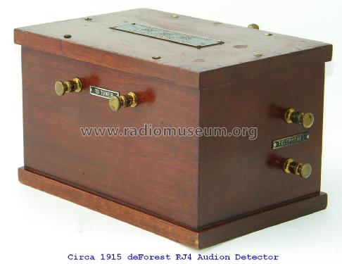 R.J.4 ; DeForest Radio (ID = 1958800) mod-pre26