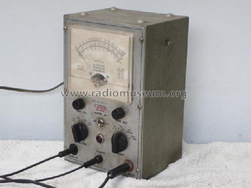 Vacuum Tube Voltmeter 221; EICO Electronic (ID = 1664379) Equipment