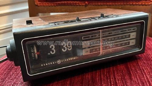 7-4310 F Flip Clock Radio; General Electric Co. (ID = 2859124) Radio