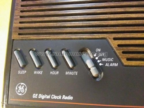 Digital Clock Radio 7-4612B; General Electric Co. (ID = 2857773) Radio