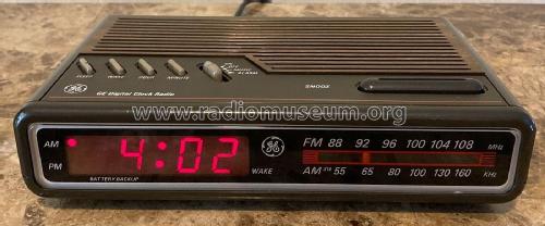 Digital Clock Radio 7-4612B; General Electric Co. (ID = 2858326) Radio