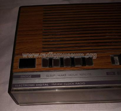 Electronic Digital FM/AM Clock Radio 7-4624A 'Space Saver'; General Electric Co. (ID = 2858420) Radio