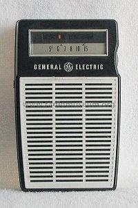 P820A ; General Electric Co. (ID = 261417) Radio