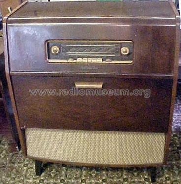 AM/FM Auto Radio-Gramophone 1633; His Master's Voice (ID = 1223293) Radio