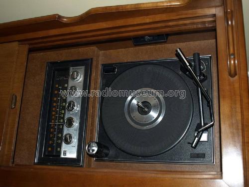 1P3682 ; Magnavox Co., (ID = 1793833) Radio