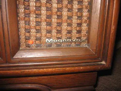 2P3321 ; Magnavox Co., (ID = 1687389) Radio