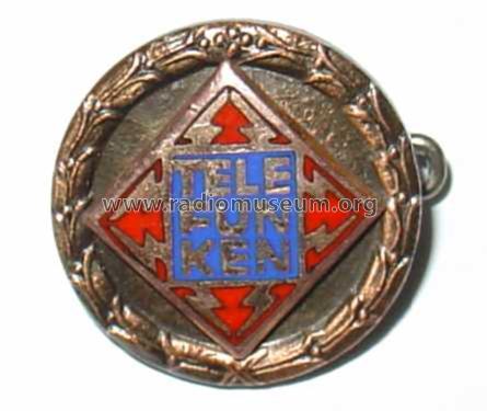 Radio related Pins ; Memorabilia - (ID = 419390) Misc