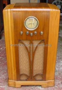 Airline 62-207 Order= 662 A 207 ; Montgomery Ward & Co (ID = 1705995) Radio