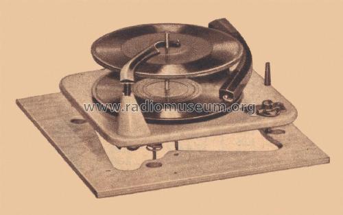 Airline 801 Record Changer; Montgomery Ward & Co (ID = 2078160) R-Player