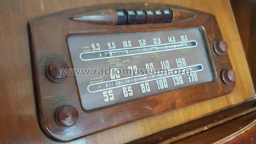 46-1209 Radio-Phonograph Code 121 and 122; Philco, Philadelphia (ID = 2147292) Radio