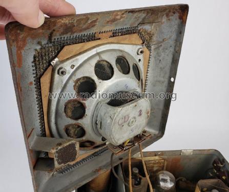 827 ; Philco, Philadelphia (ID = 2833210) Car Radio