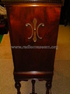 95 Deluxe Highboy; Philco, Philadelphia (ID = 1354796) Radio