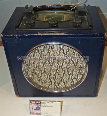 225B; Philips; Eindhoven (ID = 2119515) Radio