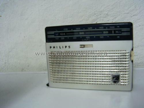 Nanette L1W22T /02G /02L /02X /62G /62L /62X /71G /71L /71X /82; Philips; Eindhoven (ID = 201950) Radio