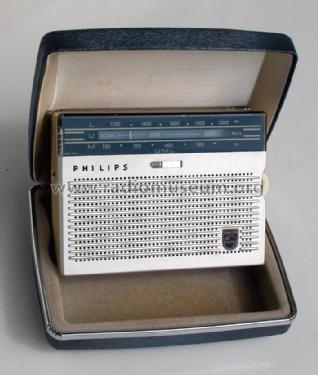 Nanette L1W22T /02G /02L /02X /62G /62L /62X /71G /71L /71X /82; Philips; Eindhoven (ID = 760984) Radio