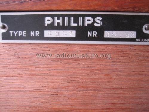 2024; Philips Radios - (ID = 975174) Speaker-P