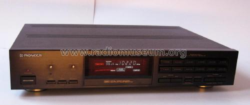 FM / AM Digital Synthesizer Tuner F-676; Pioneer Corporation; (ID = 2729500) Radio