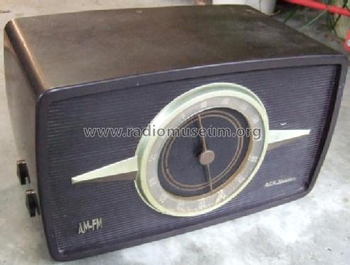 1R81 'Livingston' Ch= RC-1102; RCA RCA Victor Co. (ID = 1938370) Radio