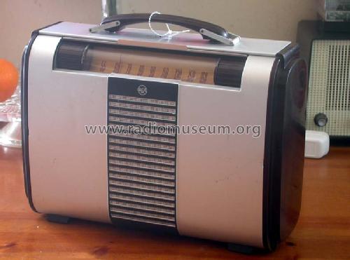 Globe-Trotter 8BX6 Ch= RC-1040D; RCA RCA Victor Co. (ID = 214660) Radio
