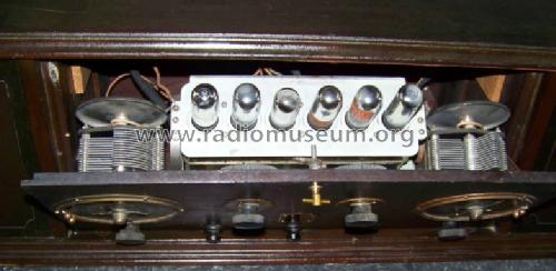 Radiola Superheterodyne AR-812 'Semi-Portable'; RCA RCA Victor Co. (ID = 1185122) Radio
