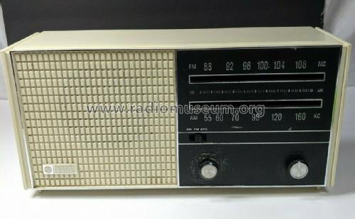 RLC24Y WHT/BLK ; RCA RCA Victor Co. (ID = 2425718) Radio