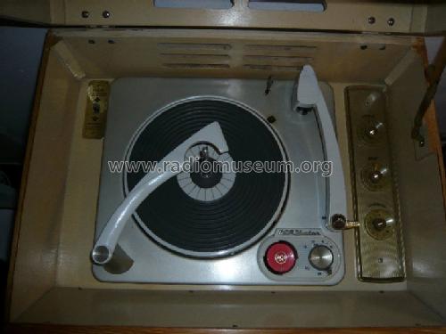 SHF-8 Ch= RS-158D; RCA RCA Victor Co. (ID = 1168110) R-Player