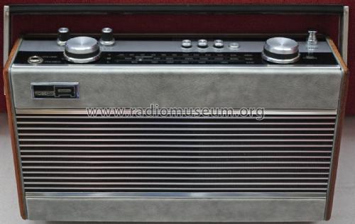 R900; Roberts Radio Co.Ltd (ID = 1974254) Radio