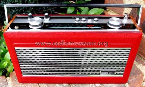 R900; Roberts Radio Co.Ltd (ID = 2037782) Radio