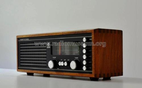 RM33; Roberts Radio Co.Ltd (ID = 1398818) Radio