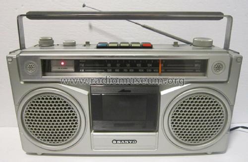 AM/FM 2Band Stereo Radio Cassette M-9901; Sanyo Electric Co. (ID = 2776670) Radio