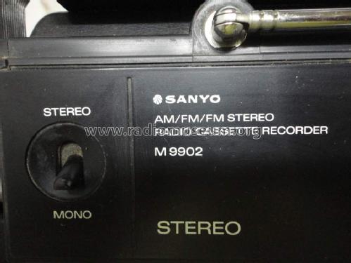 AM/FM/FM Stereo Radio Cassette Recorder M9902; Sanyo Electric Co. (ID = 1251687) Radio