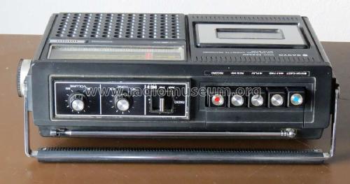 AM FM Portable Radio Cassette Recorder M-2420FZ; Sanyo Electric Co. (ID = 2064601) Radio