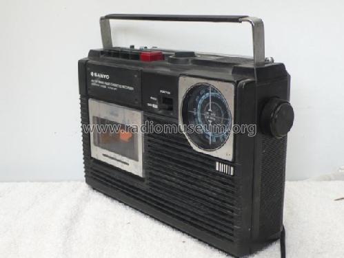 AM FM 2 Band Radio Cassette Recorder M2402-3FZ; Sanyo Electric Co. (ID = 1659509) Radio