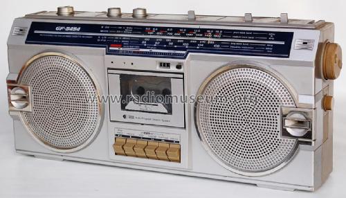 FM/FM Stereo SW/MW/LW 4 Band Radio Recorder GF-5454H; Sharp; Osaka (ID = 1836441) Radio
