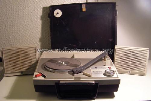 Stereophonic Transistorized Phonograph HE 2202; Singer Company, The; (ID = 1741975) Sonido-V