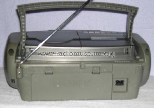 CD Radio Cassette-Corder CFD-V17; Sony Corporation; (ID = 728890) Radio