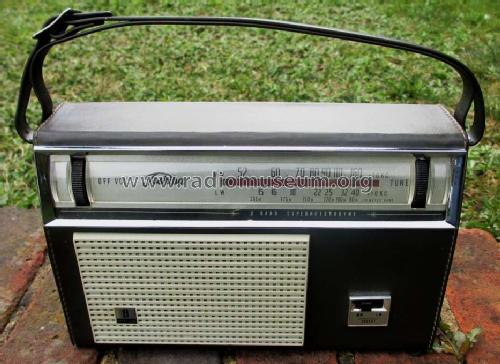 2 Band Superheterodyne 8L-450L; Toshiba Corporation; (ID = 1425561) Radio