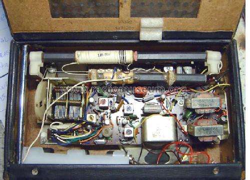 2 Band 8 Transistor 8TL-463R; Toshiba Corporation; (ID = 950246) Radio