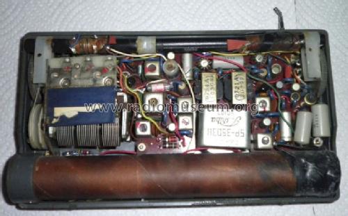 2 Band 9 Transistor 9TL-365S; Toshiba Corporation; (ID = 984944) Radio