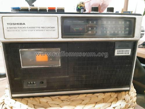 3 Band Radio Cassette Recorder RT-313F; Toshiba Corporation; (ID = 2599233) Radio