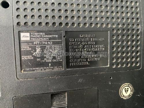 5 Band Radio Cassette Recorder RT-7410; Toshiba Corporation; (ID = 2970626) Radio
