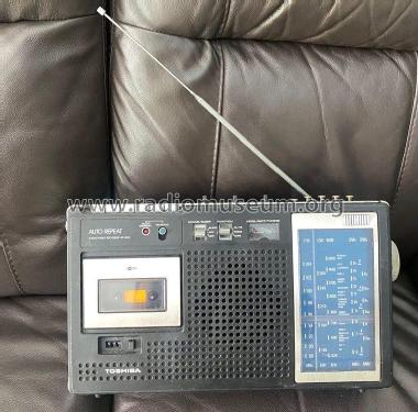 5 Band Radio Cassette Recorder RT-7410; Toshiba Corporation; (ID = 2970627) Radio