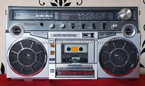 Stereo Radio Cassette Recorder RT-200S; Toshiba Corporation; (ID = 2634183) Radio