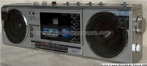 Stereo Radio Cassette Recorder RT-SF5; Toshiba Corporation; (ID = 511098) Radio