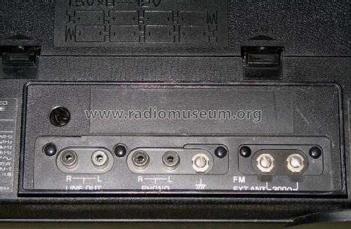 Stereo Radio Cassette Recorder RT-8710S; Toshiba Corporation; (ID = 833526) Radio