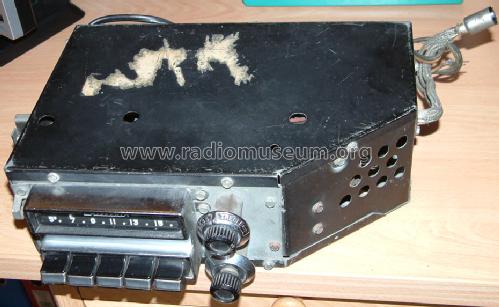 984817 Pontiac Chieftain ; United Motors (ID = 746862) Car Radio