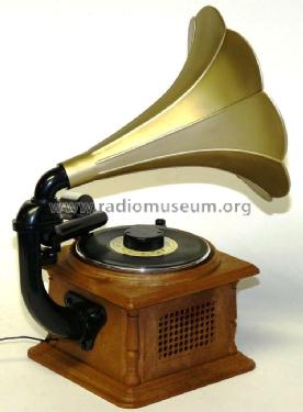 AM/FM Radio Gramophone Style 951P; Unknown - CUSTOM (ID = 1739901) Radio