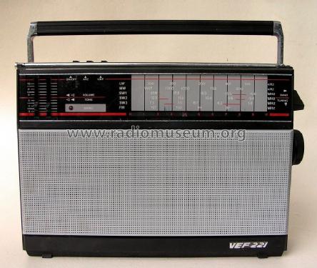 VEF 221; VEF Radio Works (ID = 834767) Radio