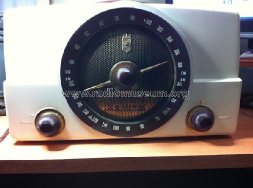 T825 Ch= 8T01; Zenith Radio Corp.; (ID = 1336517) Radio