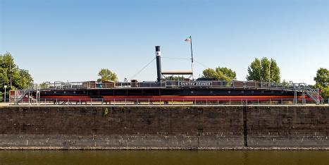 Germany: Kettenschleppdampfer 'Gustav Zeuner' im Handelshafen in 39106 Magdeburg